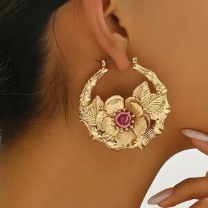 1 Pair 14K Golden Plated Hoop Earrings with Floral Design 316L Stainless Steel